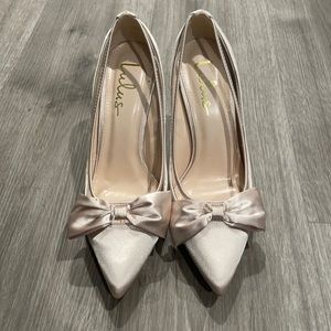 Lulus champagne heels